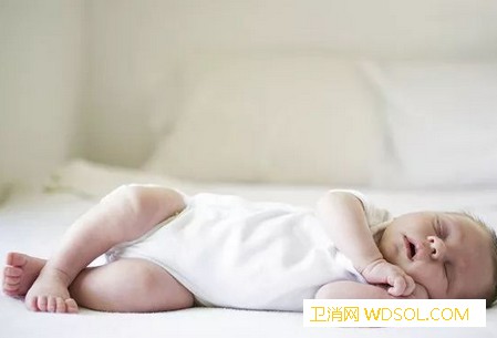 如何预防宝宝偏头_头型-睡姿-颈部-头部-