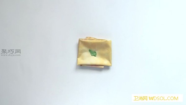 如何冷冻清理口香糖清理衣服上的口香糖教程图_把它-口香糖-塑料袋-冷冻-