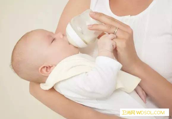 母乳和奶粉的混合喂养要注意什么_奶嘴-母乳-喂养-奶粉-