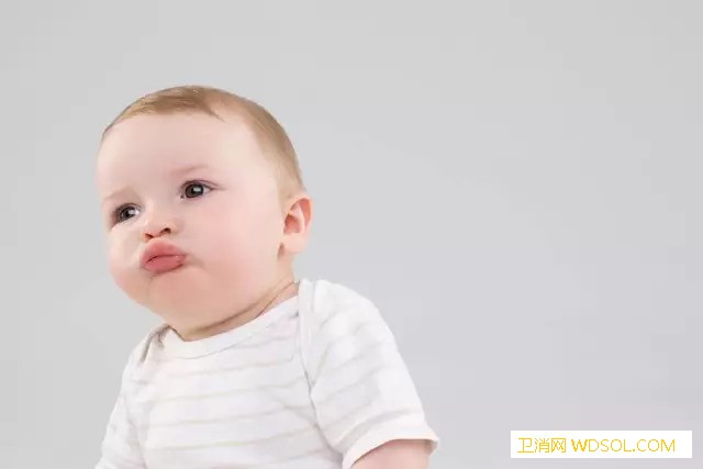 宝宝咳嗽是什么造成的呢？_喂奶-咽喉-咳嗽-症状-