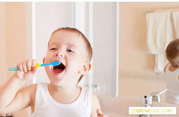 想要让宝宝刷牙该怎么办_牙龈-牙膏-刷牙-牙齿-