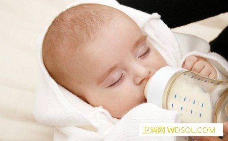 给宝宝喝牛奶需要注意什么_漱口-较好-刷牙-喝牛奶-