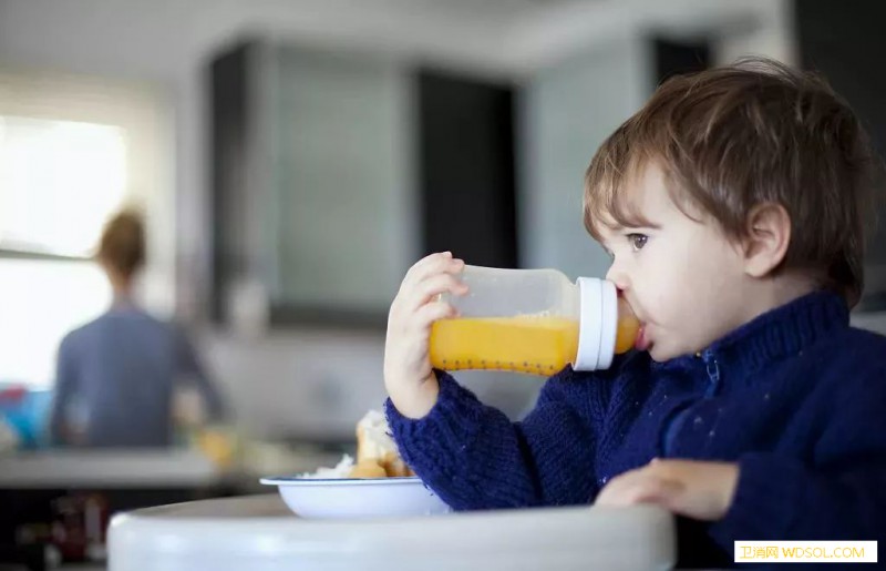 宝宝喝果汁有营养易吸收？_母乳-橙汁-甜味-呱呱-