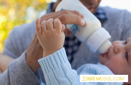 奶粉喂养新生儿有什么影响_母乳-喂养-奶粉-母乳喂养-