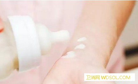 这些常用的冲泡奶粉的方法是不对的_冲泡-奶粉-温度-正确-