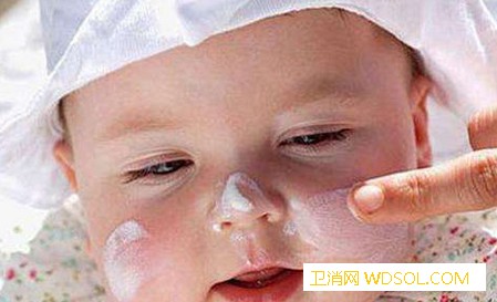 宝宝出现皮肤干燥的原因有哪些？_维生素-粗糙-干燥-皮肤干燥-