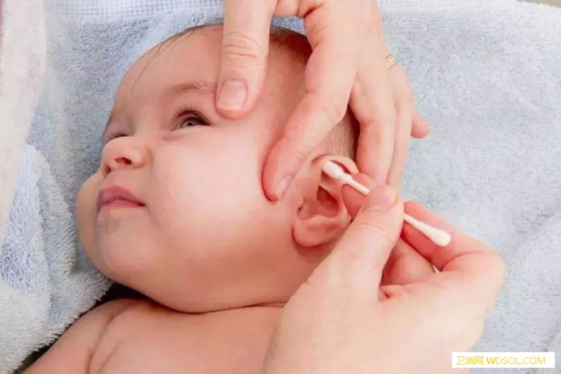 宝宝摇头晃脑爱挠耳朵可能是外耳湿疹_外耳-硼酸-氧化锌-溶液-