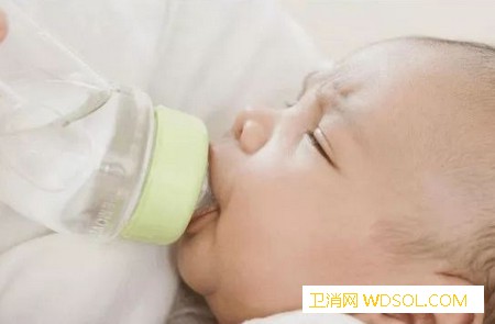 宝宝早晨起来应吃奶还是先喂水？_喂奶-肾脏-喂养-奶粉-