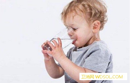 宝宝怎么正确喝水_板蓝根-话梅-矿物质-白开水-