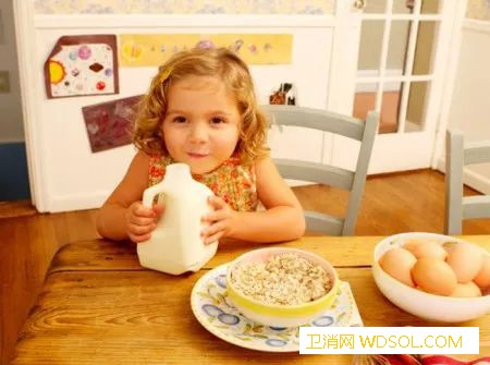 这3类宝宝很容易出现蛋白质摄入不足_豆制品-摄入-蛋白质-牛奶-