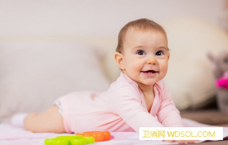 宝宝一出生就有牙是回事_长牙-松动-齿龈-护理-