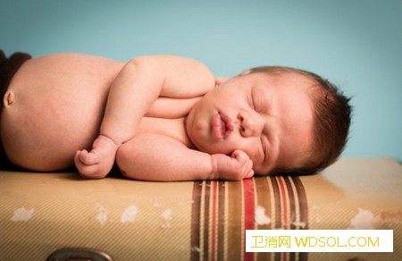 想要让宝宝睡整夜该怎么办_抱着-睡眠-睡觉-晚上-