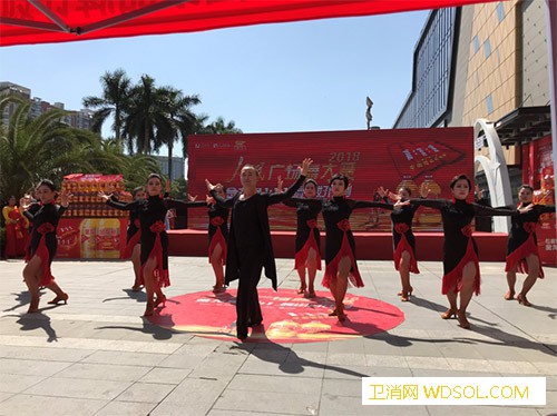“金龙鱼1：1：1舞出好比例”2018人民广_广州-轻骑-舞蹈-金龙鱼