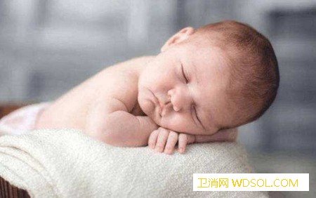 宝宝这4种睡姿要及时纠正_睡姿-被子-导致-习惯-