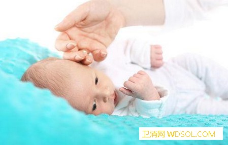 宝宝睡着之后蹬腿怎么回事_蹬腿-抽动-肌肉-睡眠-
