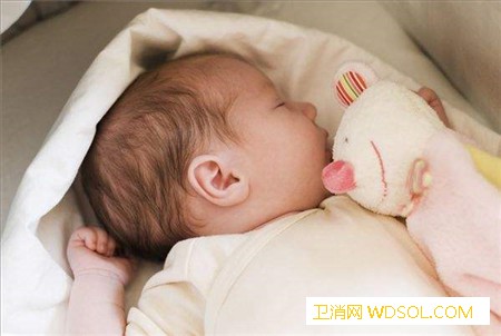 月子宝宝的睡觉规律是怎样的_几次-月子-睡了-清醒-
