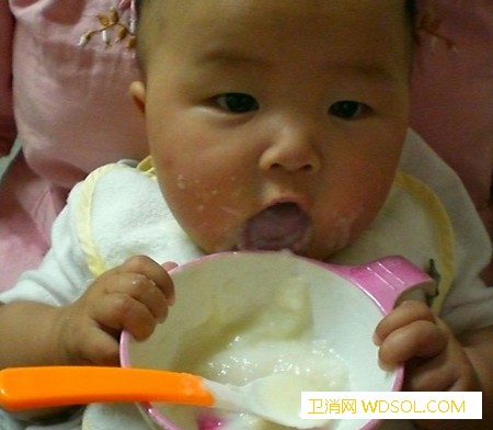 关于宝宝辅食添加的问题有哪些_母乳-摄入-个月-食物-