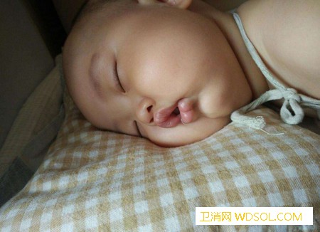 宝宝每天的睡眠时间多长_个月-时长-睡眠时间-白天-