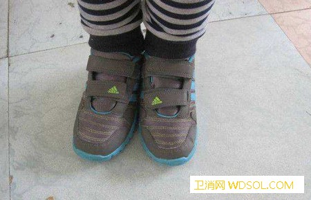 大宝的鞋子继续给二宝穿？_脚型-扁平足-学步-鞋子-