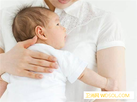 新生儿期间怎么竖抱孩子没有危害_直立-姿势-婴儿-成人-