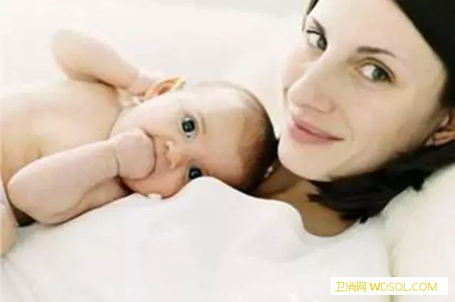 经常抚摸宝宝这几个部位促进宝宝发育_抚摸-部位-手部-妈妈-