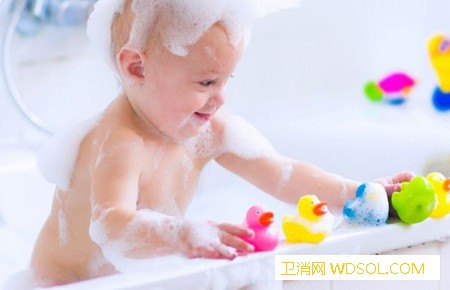 宝宝冬季皮肤干痒怎么办_浴盆-水温-湿疹-水分-