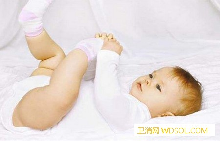 宝宝2岁之前必须掌握的6项技能_爬行-个月-抬头-技能-