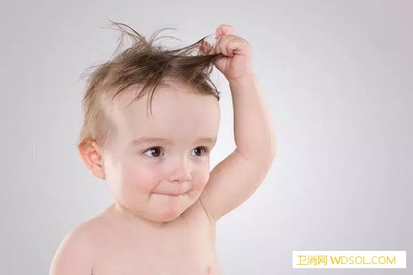 宝宝头发黄、稀少需要补钙和查微量元素吗？_汗液-头发-干枯-稀少-