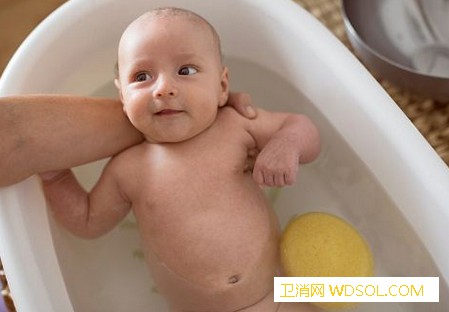 给新生儿洗澡需要注什么_纱布-擦拭-头部-清洁-