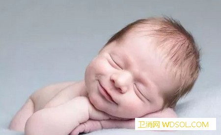 母乳喂养和配方奶喂养的新生儿的区别在哪_哭闹-喂养-配方-母乳喂养-