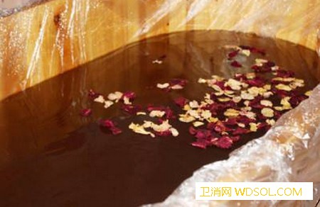 宝宝冬季泡药浴要注意这几点_药浴-水温-出汗-宝宝-