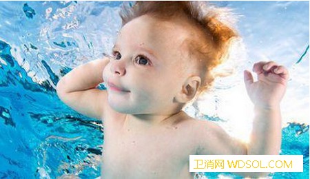 冬季带宝宝游泳有什么好处_婴儿-冬季-游泳-宝宝-