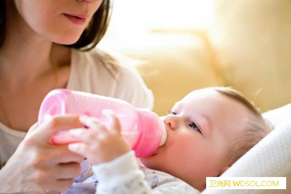 宝宝突然大口吐奶喷射是什么原因_食管-喂奶-症状-家长-