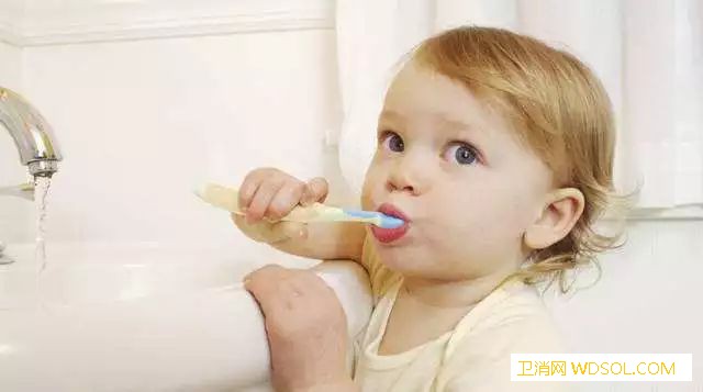 想孩子拥有健康牙齿怎么做？_长牙-乳牙-牙刷-刷牙-