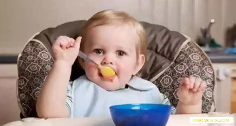 哪些辅食食材容易引起宝宝过敏？_容易引起-症状-牛奶-月龄-