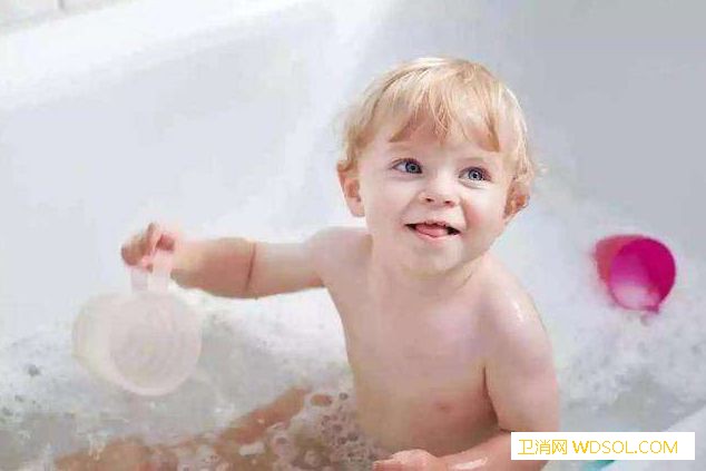 冬季为防止宝宝感冒不洗澡？_细菌-冬季-洗澡-感冒-