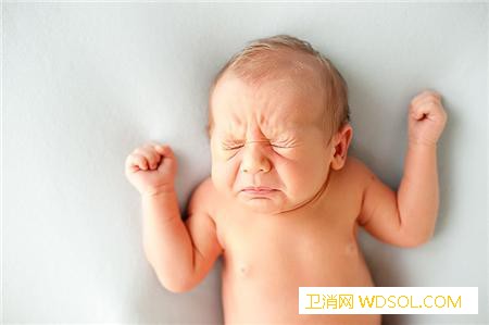 新生儿打喷嚏是什么原因引起_鼻腔-用手-打喷嚏-鼻孔-