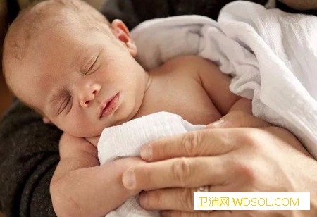 宝宝吐奶一般是什么原因_奶水-胃部-乳头-吃奶-