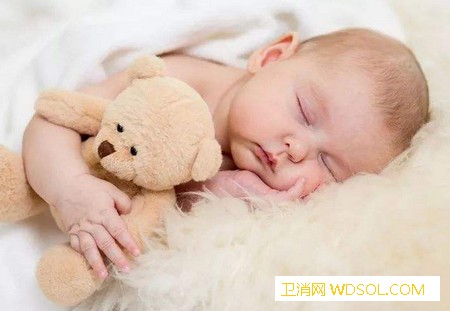 新生儿睡眠不好是什么原因引起的_喂养-夜间-睡眠-婴儿-