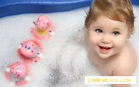 宝宝冬季洗澡频率是多少合适_水温-洗澡-冬天-皮肤-