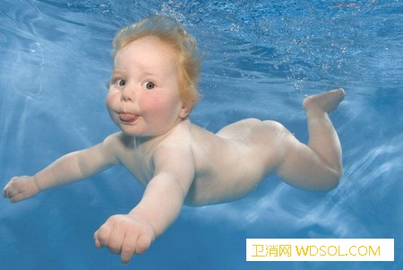 婴儿游泳都有哪些好处_游泳馆-婴儿-游泳-家长-