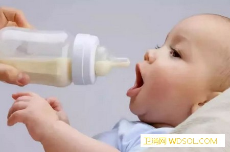 宝宝吐奶的原因有哪些_奶水-奶嘴-喂食-喂奶-