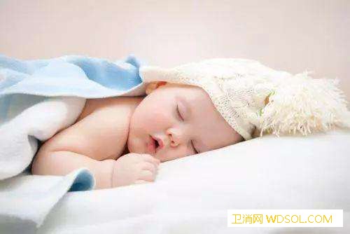 宝宝睡觉轻是什么原因_睡前-按摩-婴儿-兴奋-