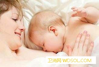宝宝躺着喂奶有什么危害母乳喂养正确姿势_喂奶-躺着-母乳喂养-姿势-