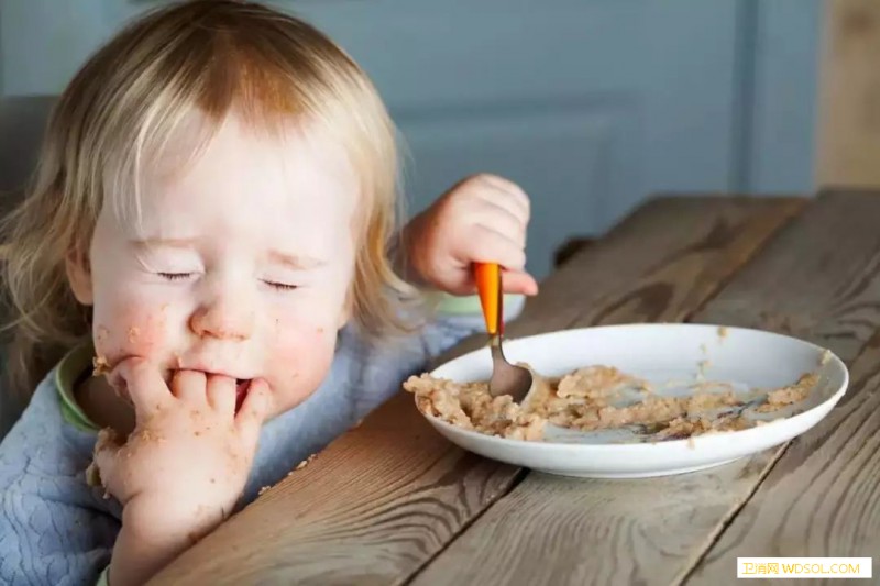 1岁内的宝宝不建议吃这3种易致敏的食物_腹胀-腹痛-花生-症状-