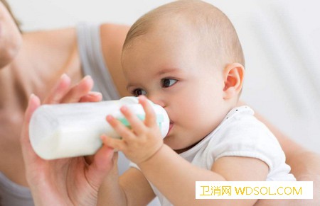 宝宝拉奶瓣和奶粉有关吗？_颗粒状-排便-母乳-较多-
