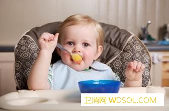 宝宝多大可以自己吃饭让孩子自主吃饭的小技巧_进餐-勺子-吃饭-宝宝-