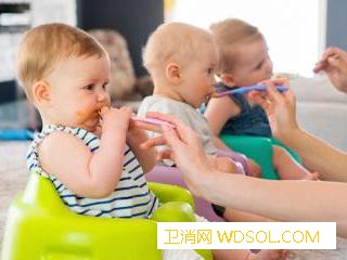 宝宝爱含饭是什么原因为什么孩子老含一口饭在_喂养-咀嚼-饱了-嘴里-