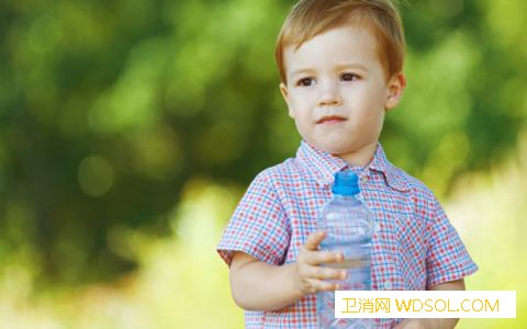 宝宝可以喝矿泉水吗宝宝喝水有讲究白开水最_矿物质-白开水-矿泉水-饮用-