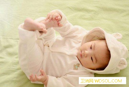 宝宝6个月还不会翻身怎么回事_个月-尝试-动作-宝宝-